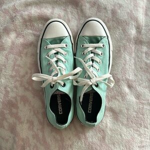 Size 8 Converse double tongue, mint green
